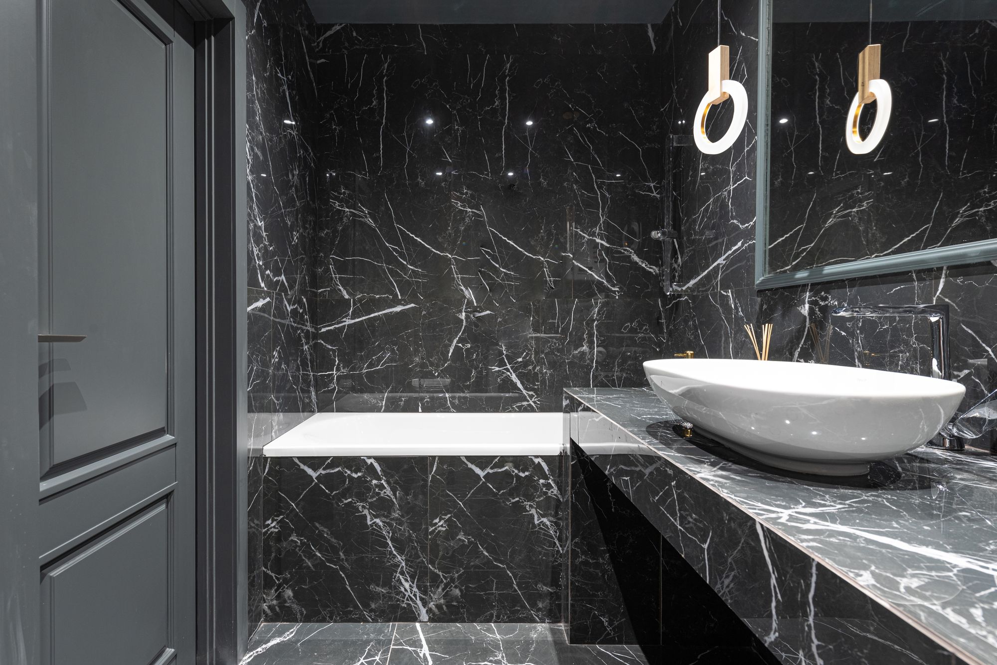 Nero Spa Suite